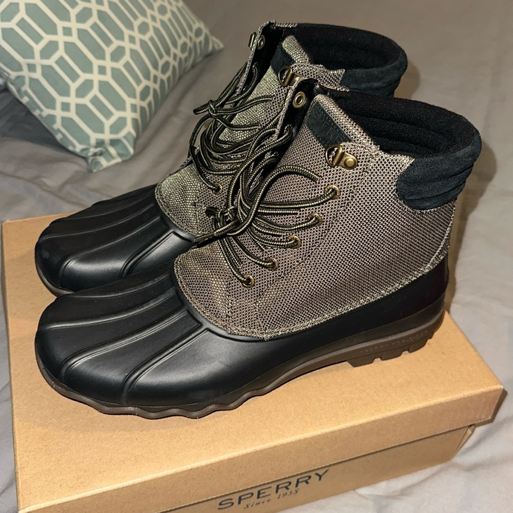 Sperry avenue duck boots new
Size 11 olive/black